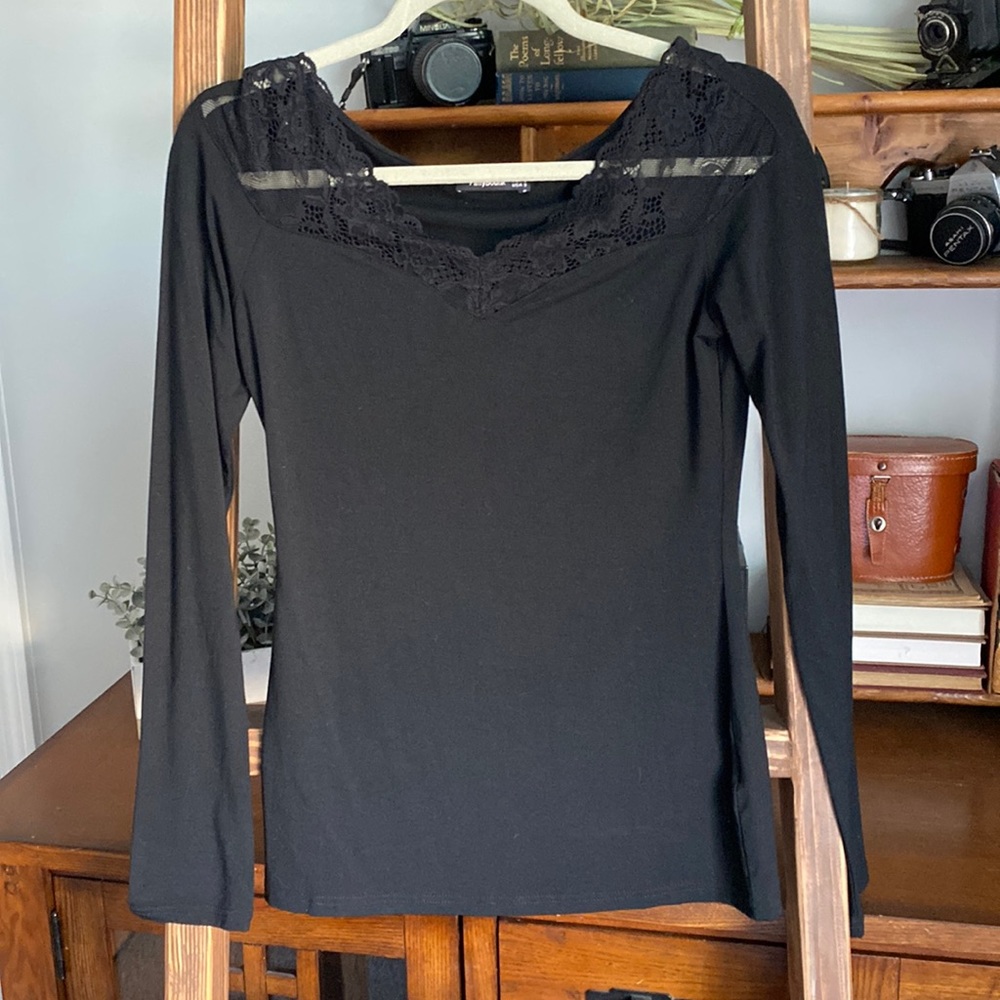 Long sleeve spandex top lace detail